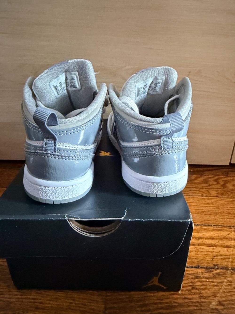 Jordan 1 Mid SE Kids' Sneakers in Light Cream/Gray - Picture 2 of 4